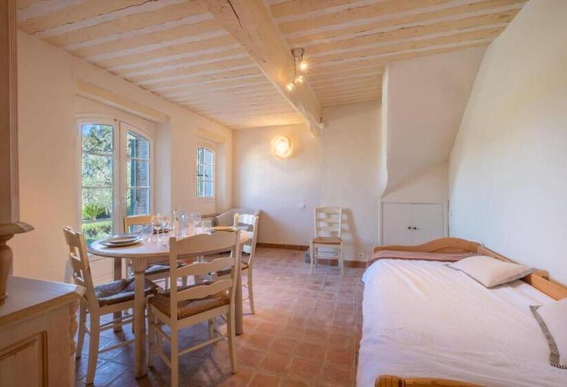 Jewel Of 280m With Infinity Pool In Absolute Calm