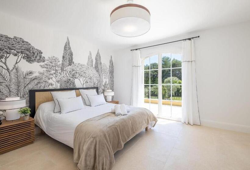 Jewel Of 280m With Infinity Pool In Absolute Calm