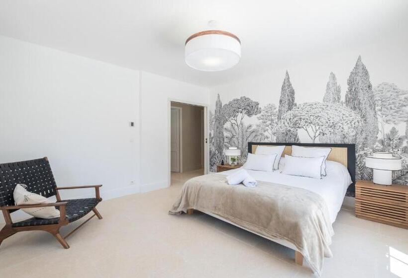 Jewel Of 280m With Infinity Pool In Absolute Calm