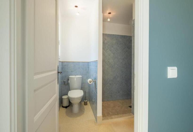 Jewel Of 280m With Infinity Pool In Absolute Calm