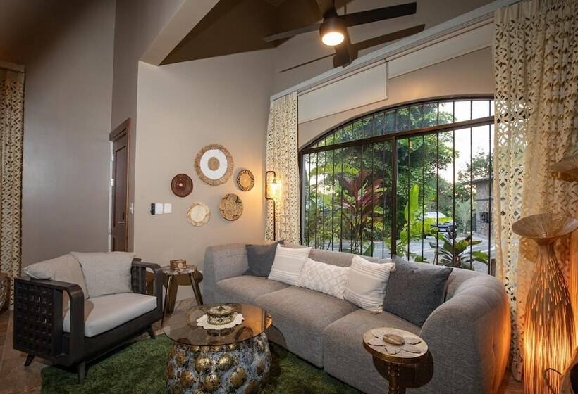 Villa Palmeras With Jungle Views Pool Near Ma