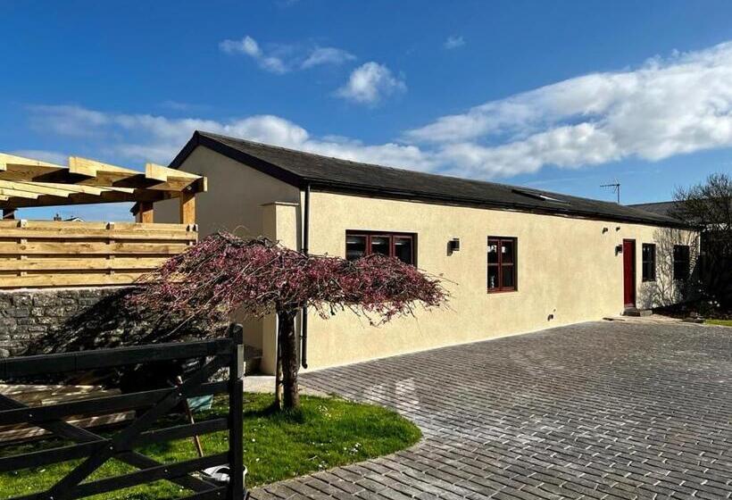 Beautiful Newly Converted Barn In St Hilary