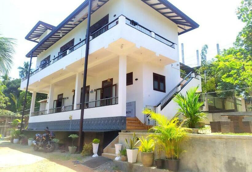 Bed and Breakfast Sunhill Rest Hiriketiya