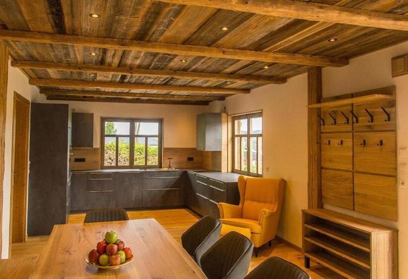 Chalet Am ölberg Mit Badefass Und Altholzsauna