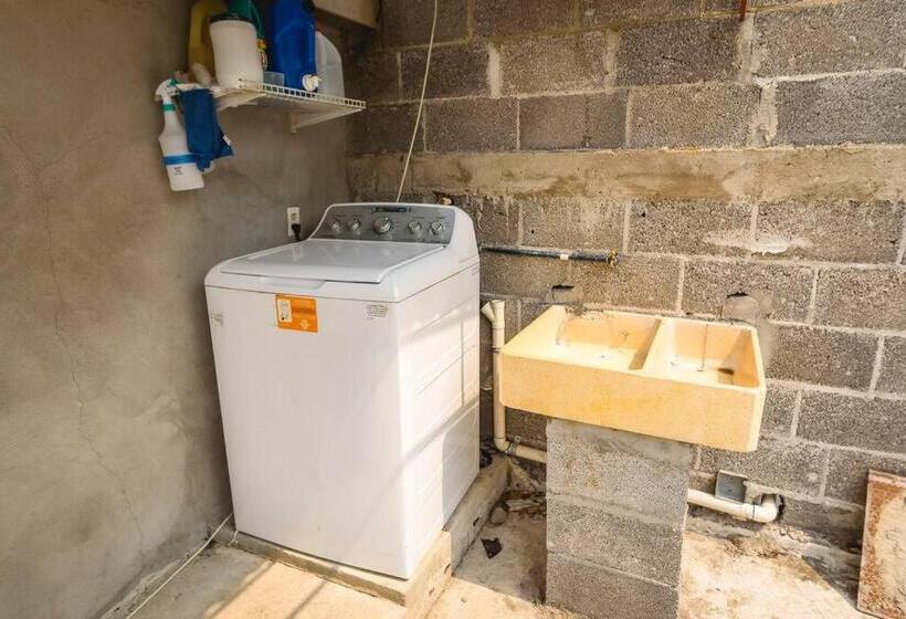 Depab Privado, Centrico,wifi 80 Mb ,aire Acondicionado ,cocina, Cochera Techada