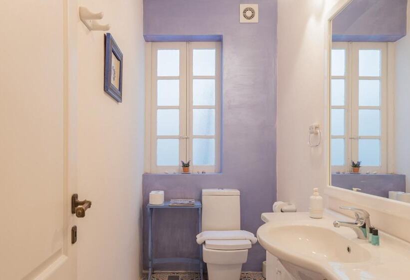 Stunning Holiday Home With Gorgeous Harbour Views