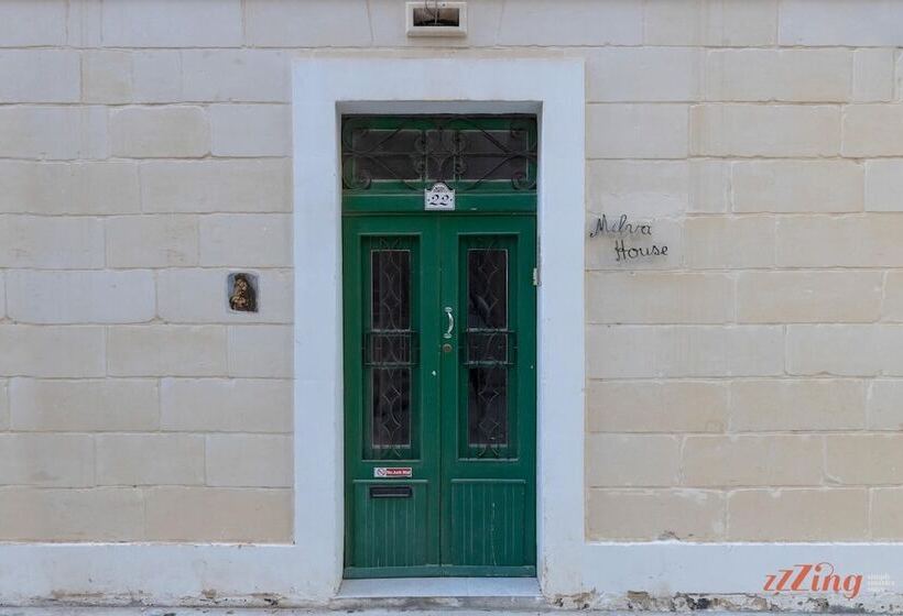 Stunning Holiday Home With Gorgeous Harbour Views