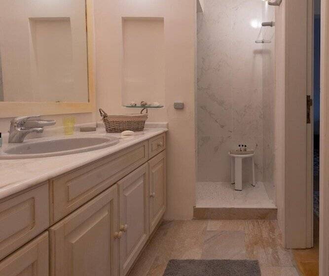 Stunning Holiday Home With Gorgeous Harbour Views