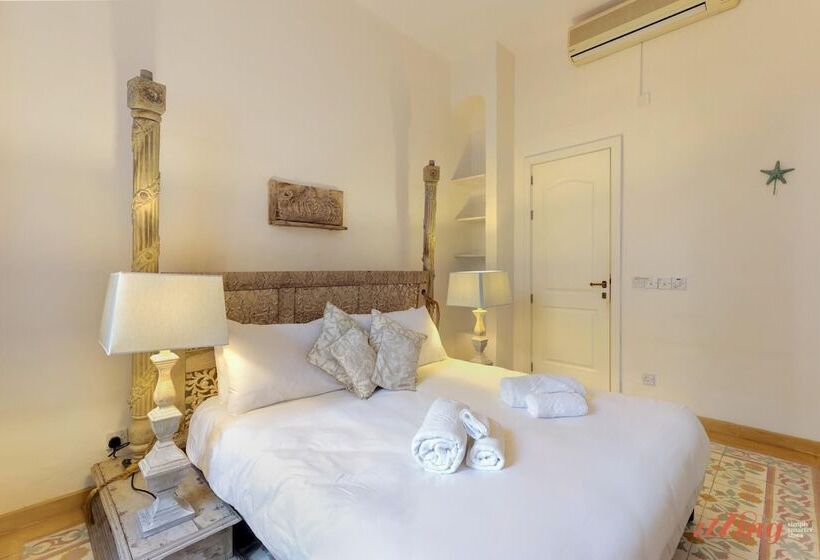 Stunning Holiday Home With Gorgeous Harbour Views