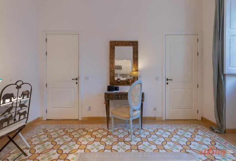 Stunning Holiday Home With Gorgeous Harbour Views