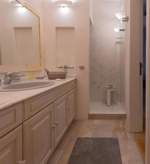 Stunning Holiday Home With Gorgeous Harbour Views