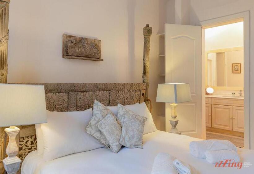 Stunning Holiday Home With Gorgeous Harbour Views