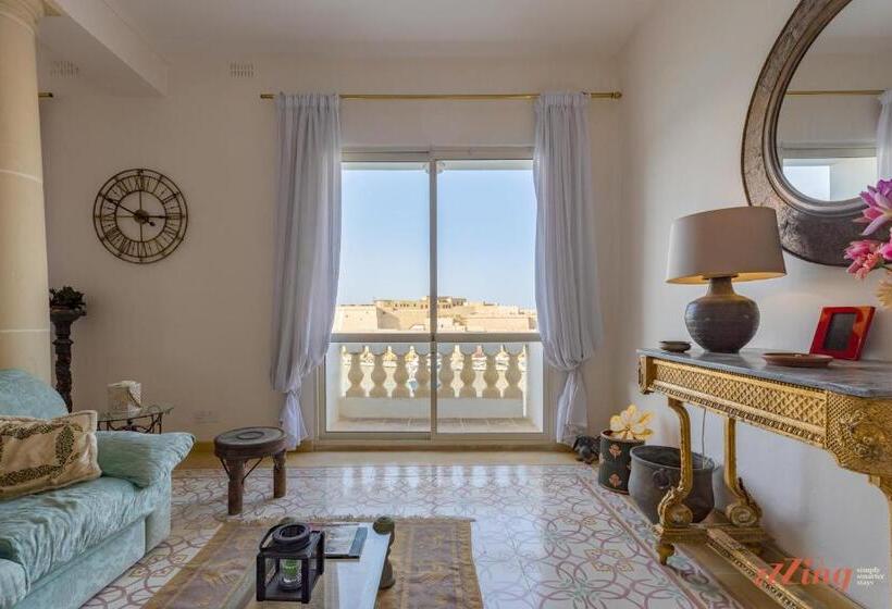 Stunning Holiday Home With Gorgeous Harbour Views