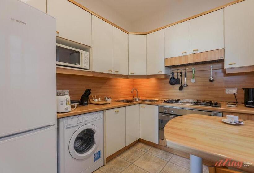 Stunning Holiday Home With Gorgeous Harbour Views