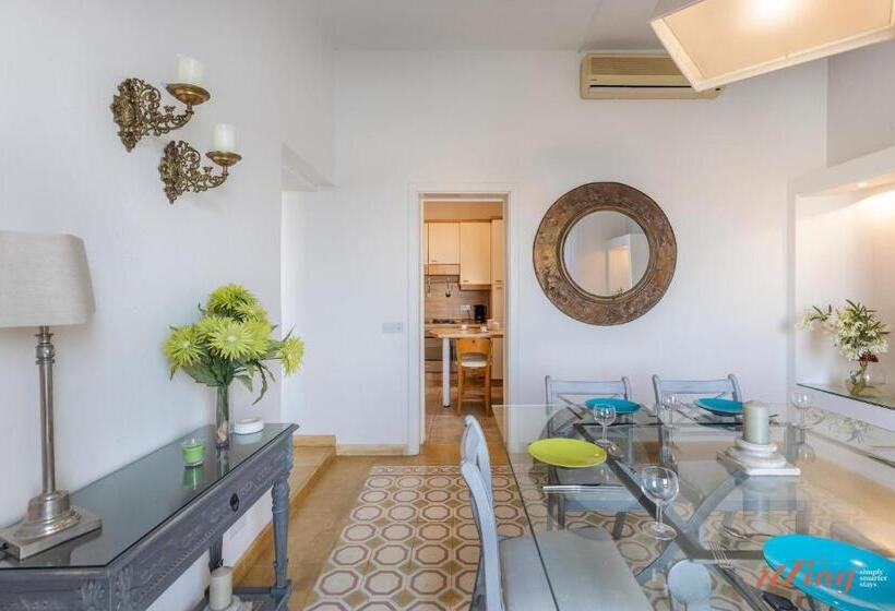 Stunning Holiday Home With Gorgeous Harbour Views