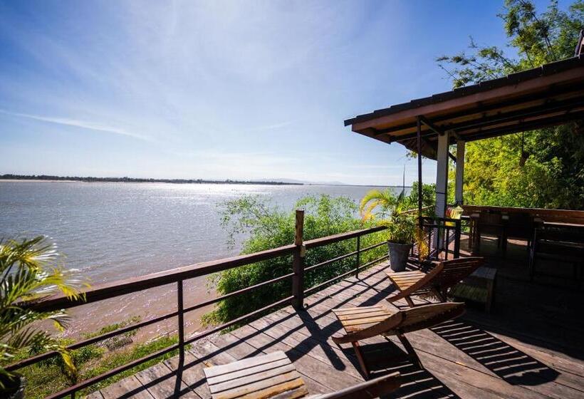 هتل Nakorn River View