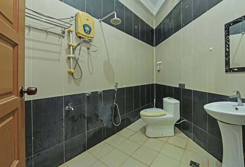 בית מלון כפרי Oyo 90441 Cz Traveler S