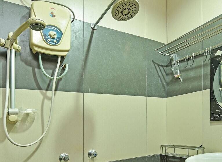 בית מלון כפרי Oyo 90441 Cz Traveler S