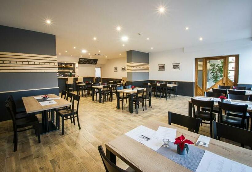 Yura Hotel čeladná  Bazén A Sauna Zdarma