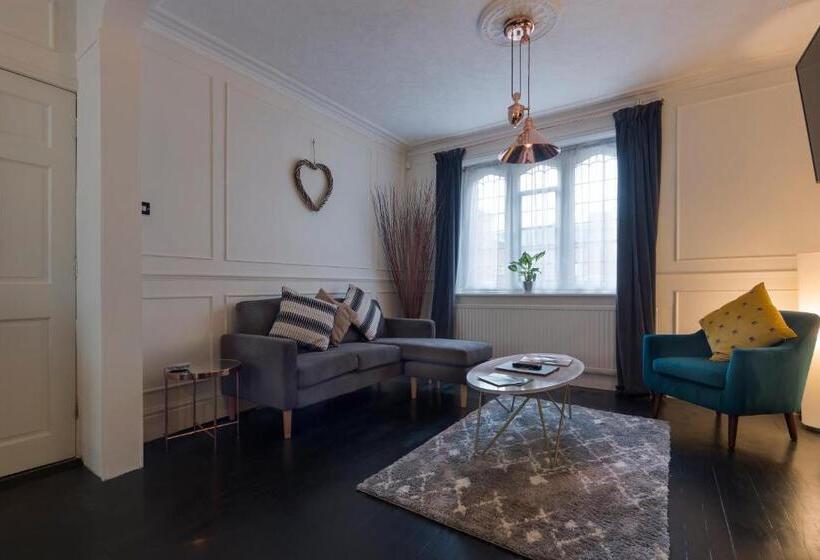 In The Heart Of Chester, Historical & Stylish