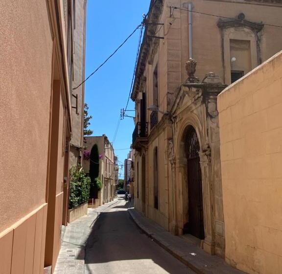 Luminoso Apartamento En Canet De Mar Cercano A La Playa Y A Barcelona