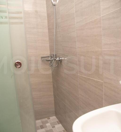 Mojo Apartment, Tema