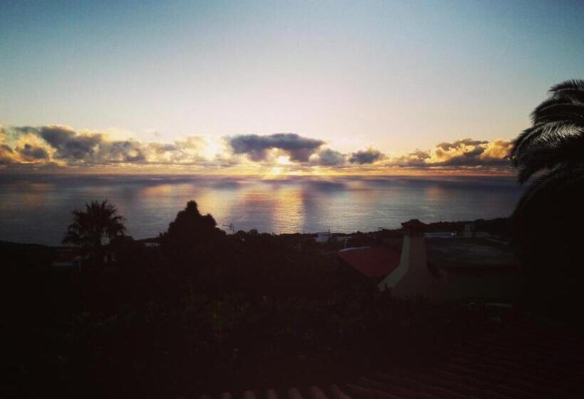 Sea And Mountain View Apartment