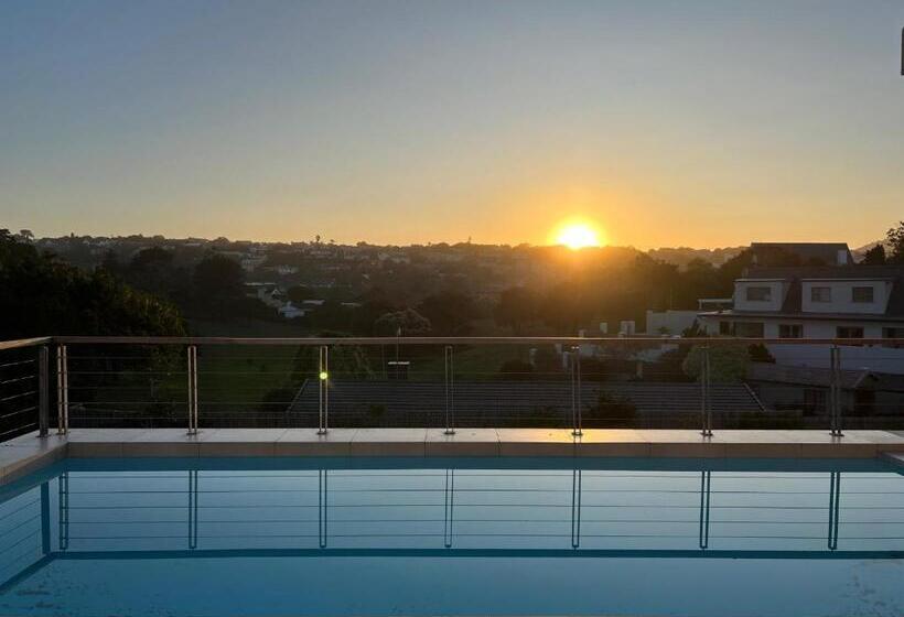 Sunset Villa   Brand New Home 200m From The Beach