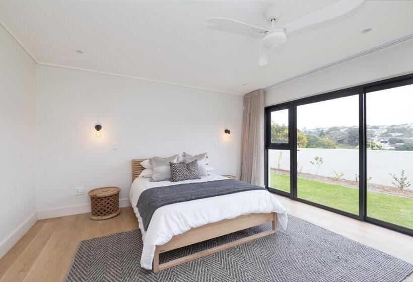 Sunset Villa   Brand New Home 200m From The Beach