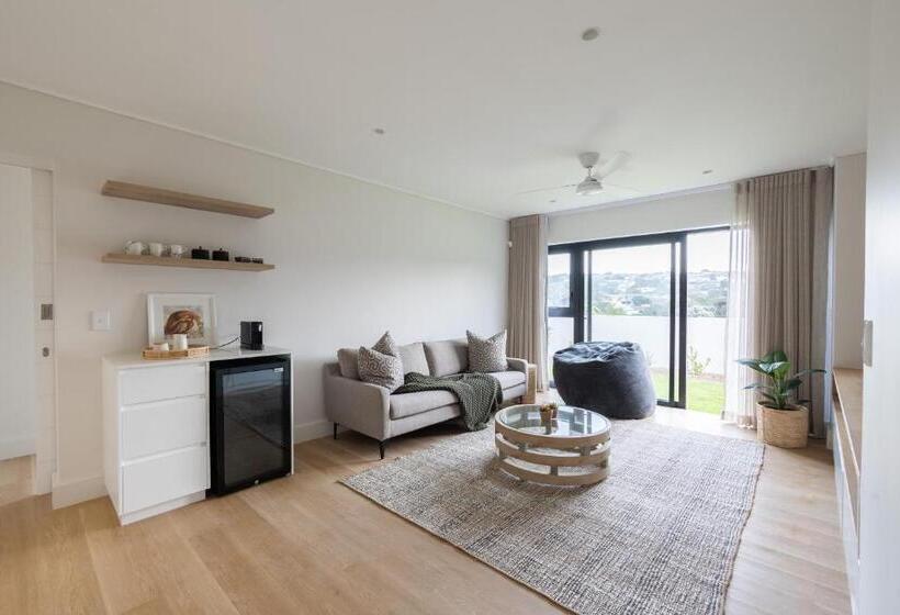 Sunset Villa   Brand New Home 200m From The Beach