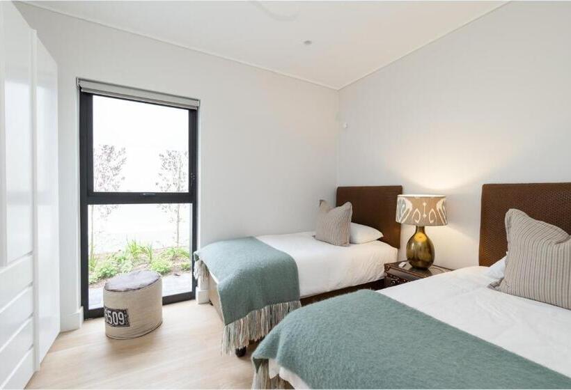 Sunset Villa   Brand New Home 200m From The Beach