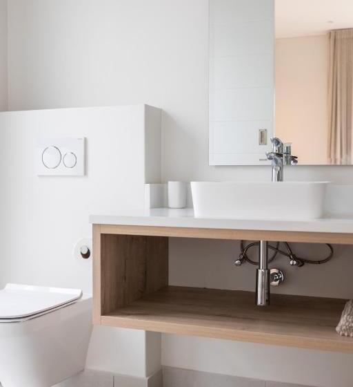 Sunset Villa   Brand New Home 200m From The Beach