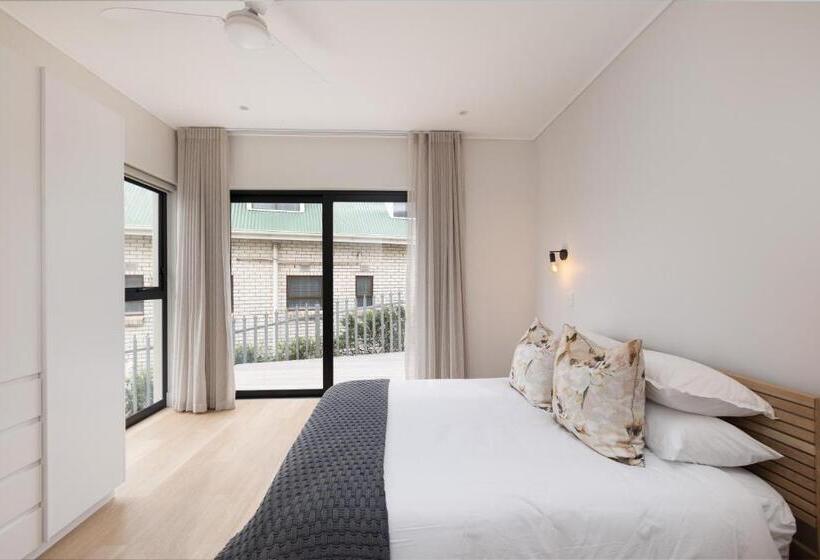 Sunset Villa   Brand New Home 200m From The Beach