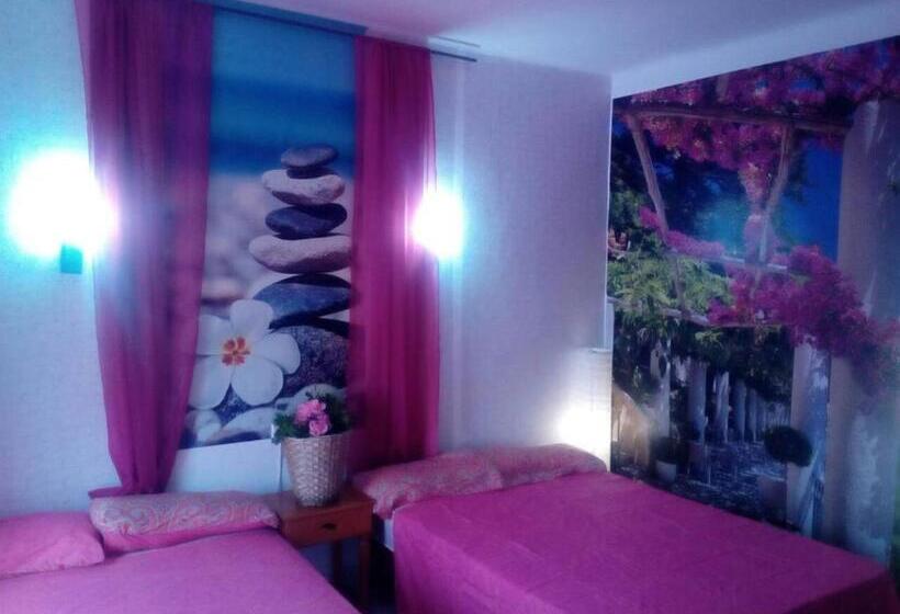 ユースホステル Sant Jordi Cami De Ronda