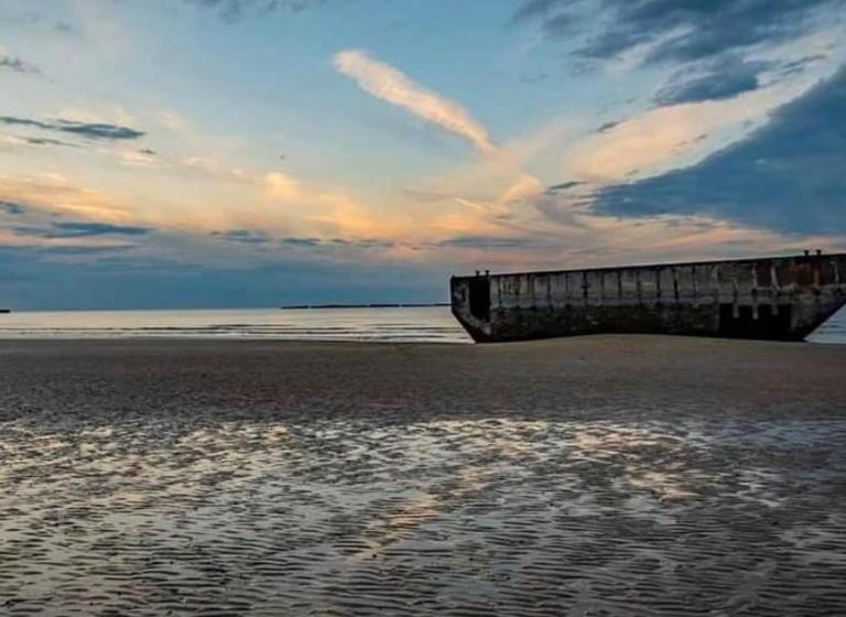 L Air Marin Apt Avec Belle Terrasse Vue Dégagée Séjour Lumineux 10 Mn à Pied Centre Port En Bessin P
