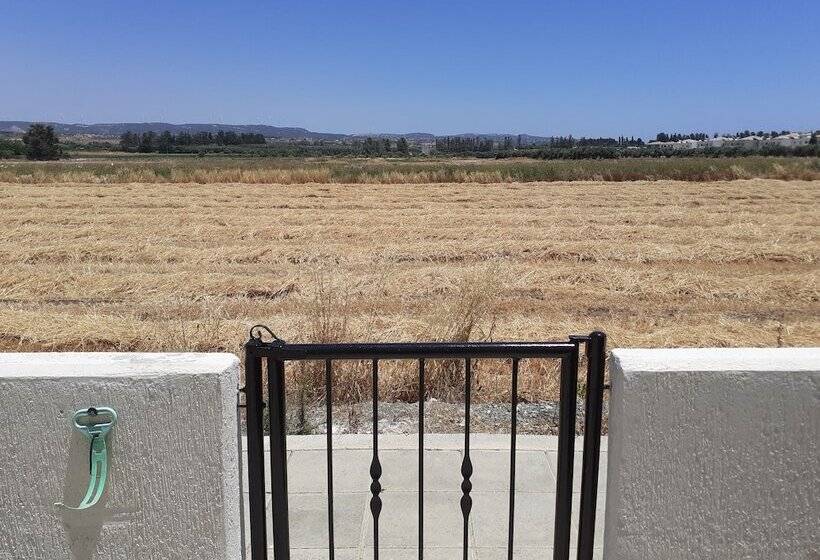 Beautiful 2 Bed House In Mandria Paphos