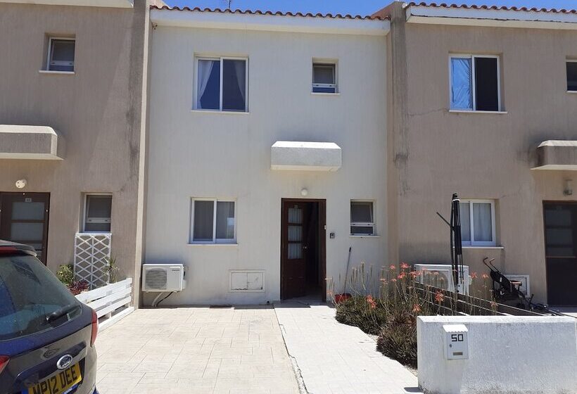 Beautiful 2 Bed House In Mandria Paphos
