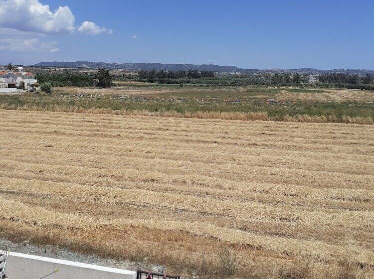 Beautiful 2 Bed House In Mandria Paphos