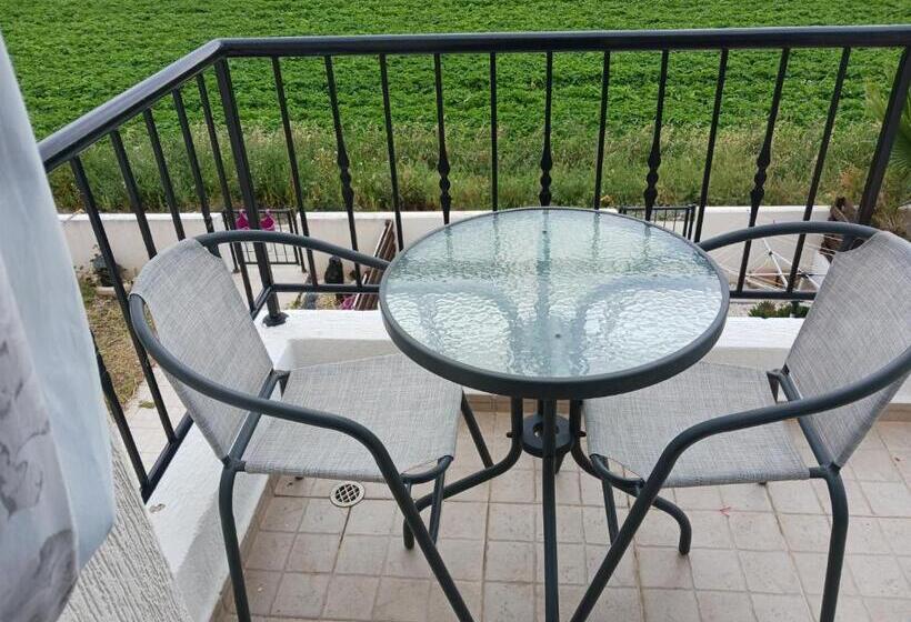 Beautiful 2 Bed House In Mandria Paphos