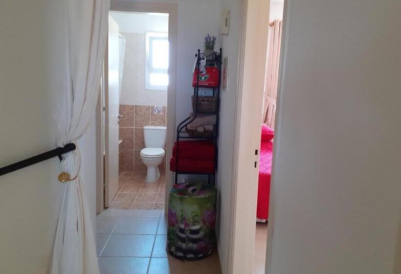 Beautiful 2 Bed House In Mandria Paphos