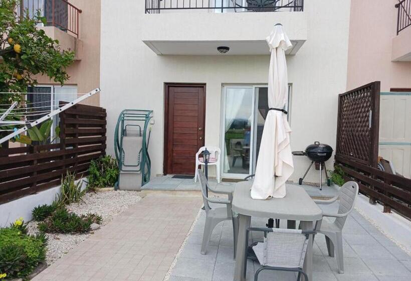 Beautiful 2 Bed House In Mandria Paphos