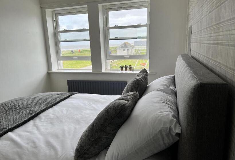 Beautiful Beach Front Cottage