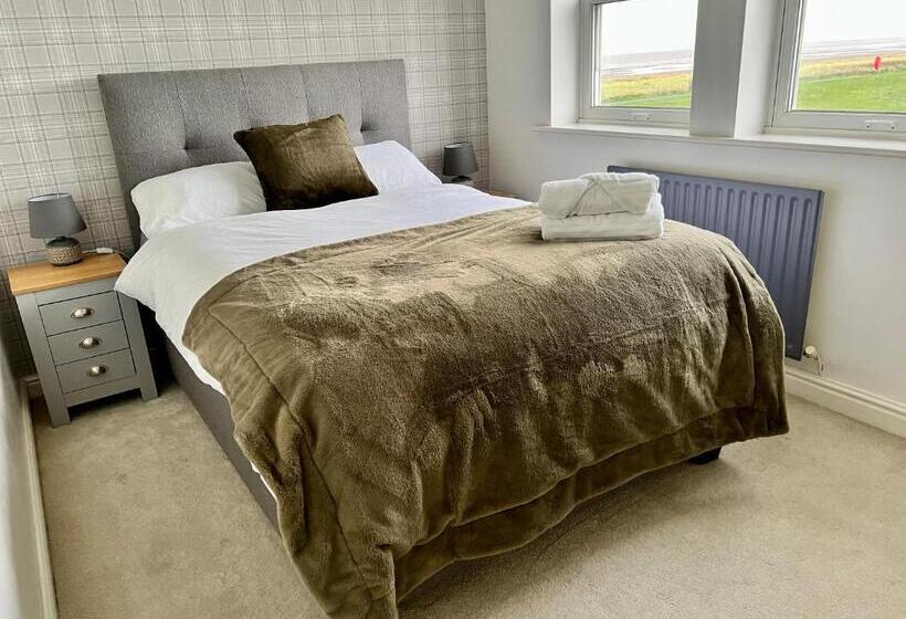 Beautiful Beach Front Cottage