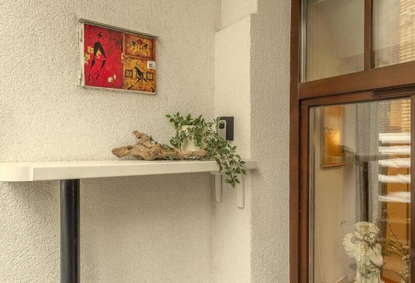 Cozy Suite With Inner Yard