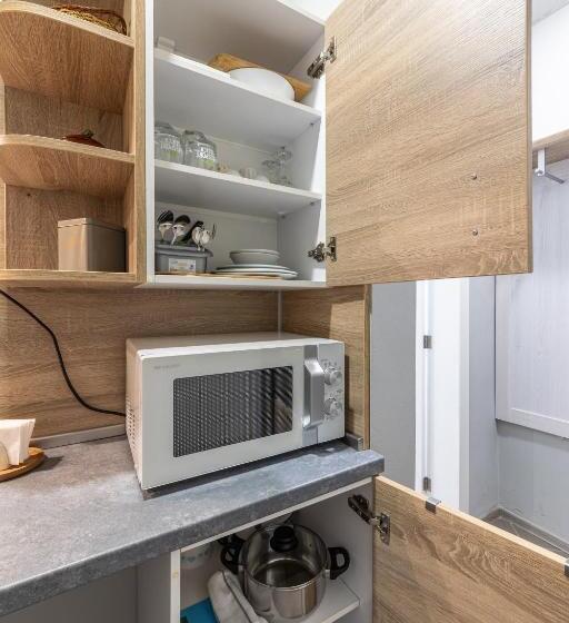 E Home Apartments