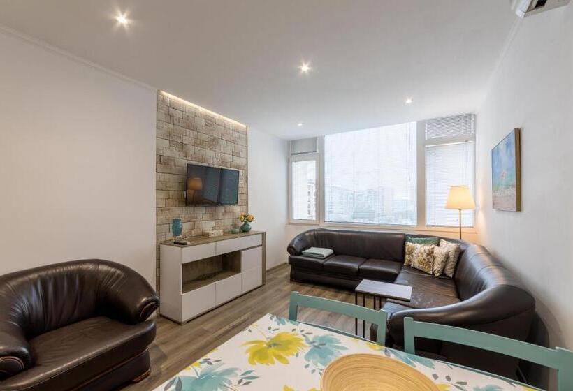 E Home Apartments