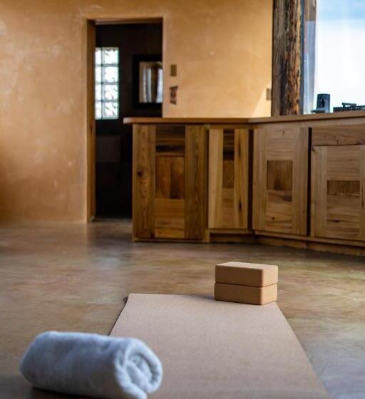 Earthship Retreat + 2 Spas + Incredible Views