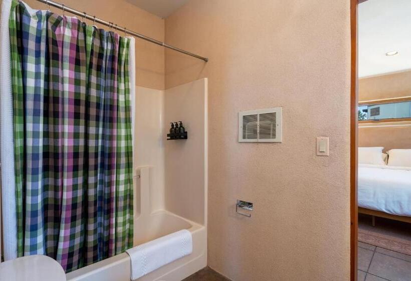 Earthship Retreat + 2 Spas + Incredible Views