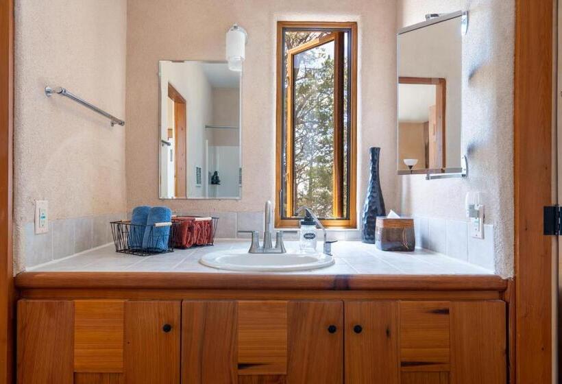 Earthship Retreat + 2 Spas + Incredible Views