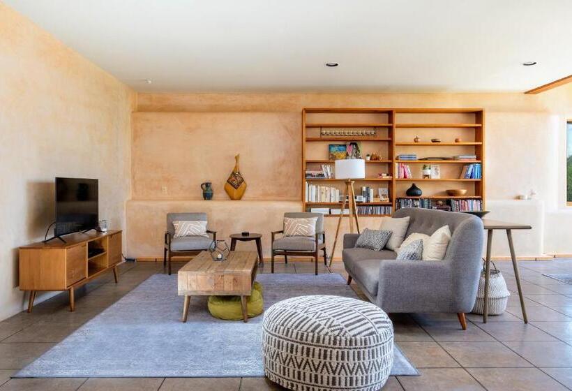 Earthship Retreat + 2 Spas + Incredible Views